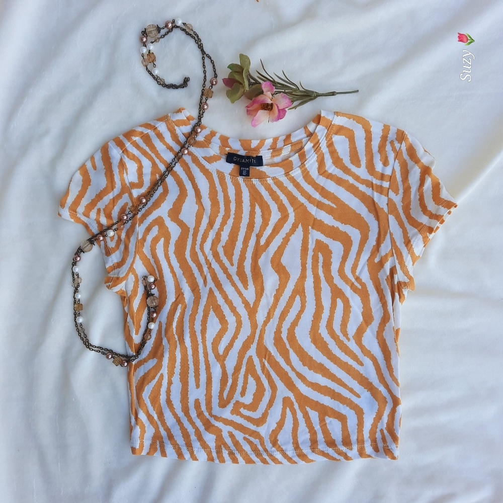 DYNAMITE Yellow and White Zebra Patterned Crop Tee Capped Sleeves
